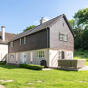  Holiday home Osbornes House Near With Swimming Pool United Kingdom